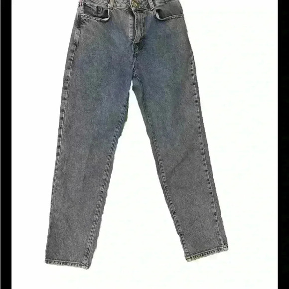 🆕️ Zara Highwaisted Mom Fit Jeans size 6(28) - Picture 2 of 4